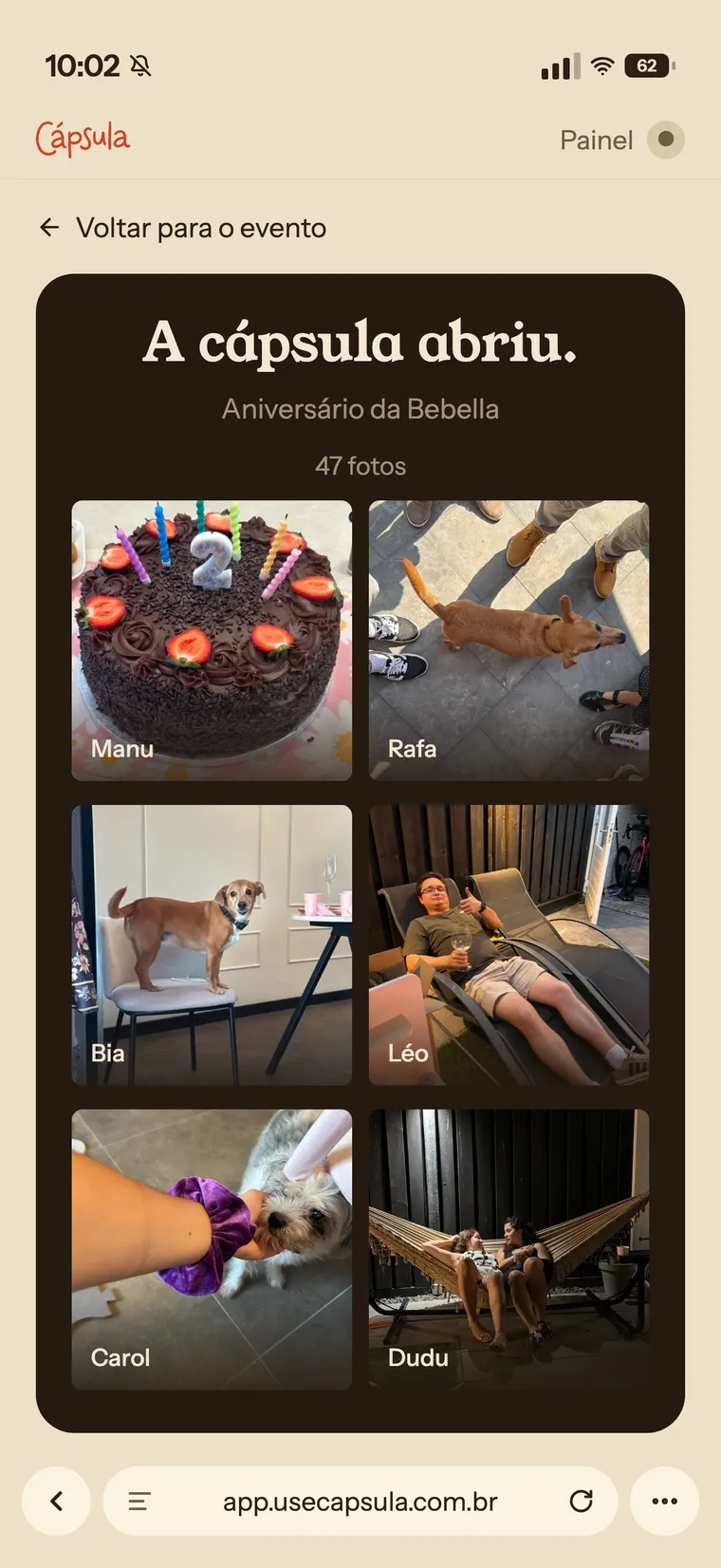 Tela do mural revelado no celular: as fotos do evento sem desfoque, cada uma com o nome de quem tirou